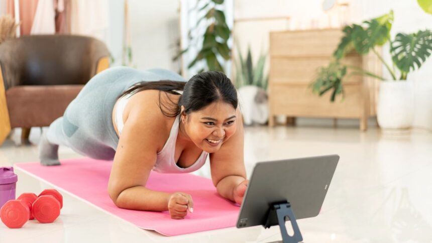 Stärken Sie Ihren Rumpf und Rücken in weniger als 10 Minuten mit dieser einfachen Pilates-Routine