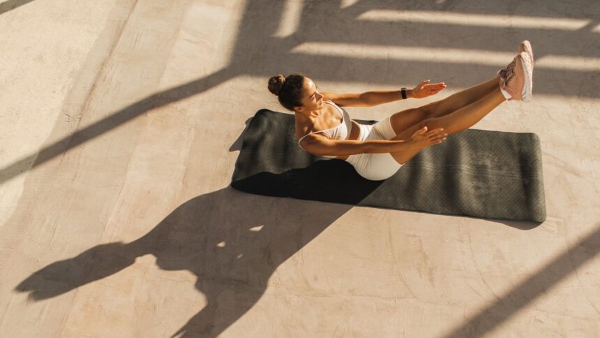 Diese siebenminütige Pilates-Routine hilft Ihnen dabei, Ihre tiefen Rumpfmuskeln zu trainieren