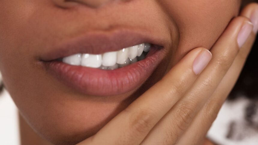 Dies ist der überraschende Grund, warum Ihre Zähne schmerzen, wenn Sie krank sind