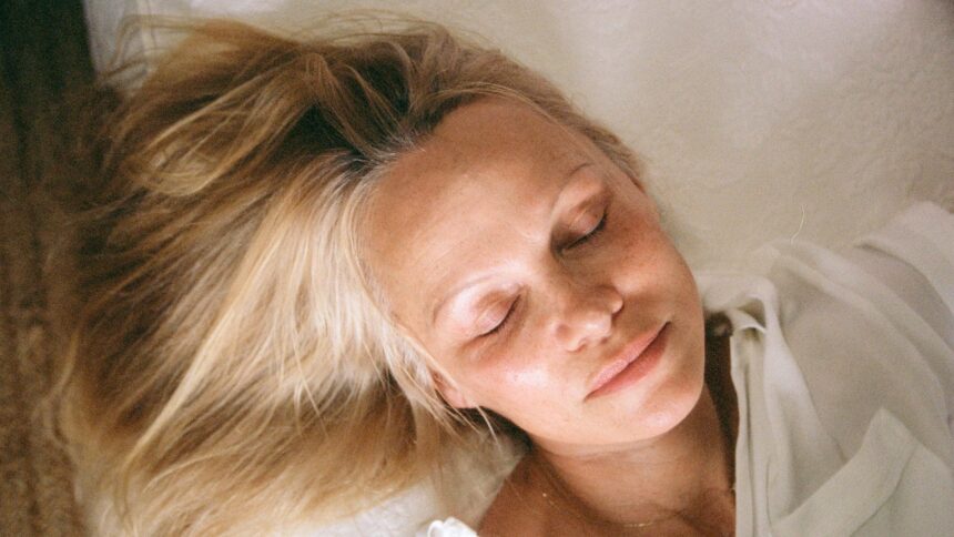 Lob sei: Pamela Anderson hat den Beauty-Bereich offiziell betreten
